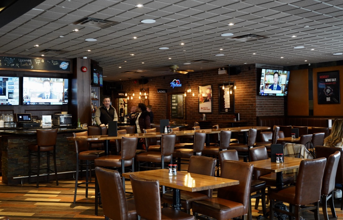 The dining room at The Clarkson Pump & Patio set for a large group